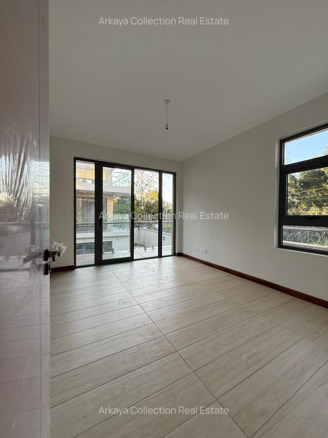 6 Bed Townhouse with En Suite in Lavington - 17