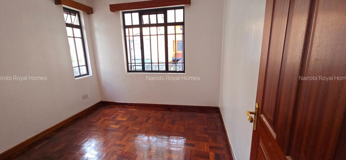5 Bed Townhouse with En Suite at Lavington Green - 19