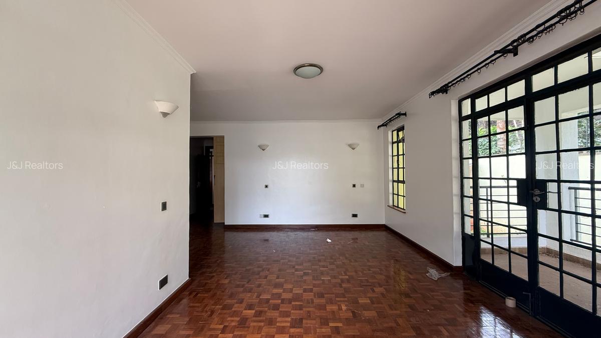 5 Bed Townhouse with En Suite in Lavington - 15