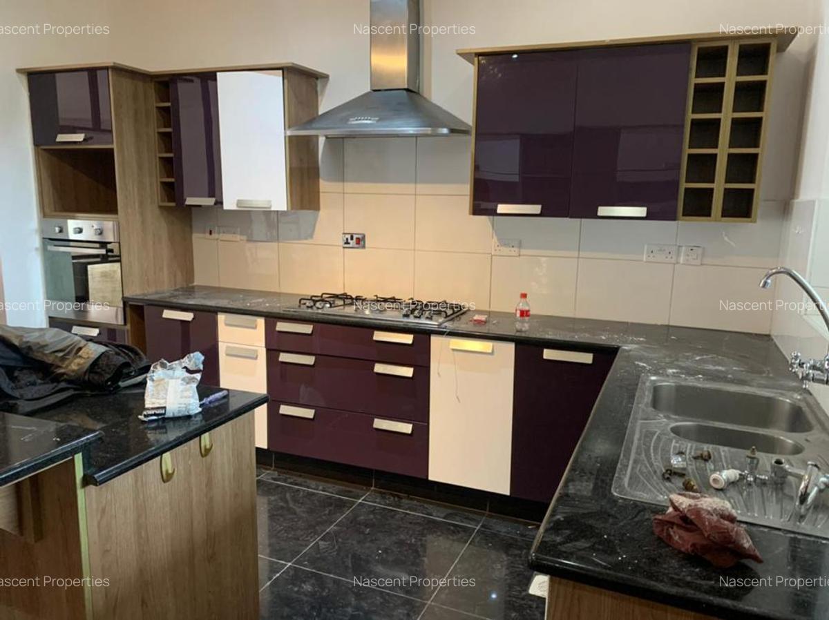 4 Bed Apartment with En Suite at Brookside Dr - 6