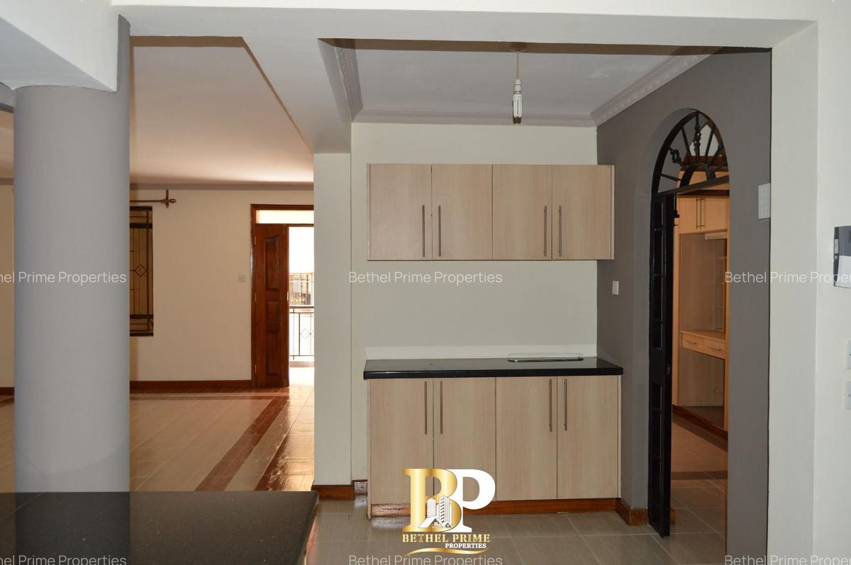 4 Bed Apartment with En Suite in Parklands - 2