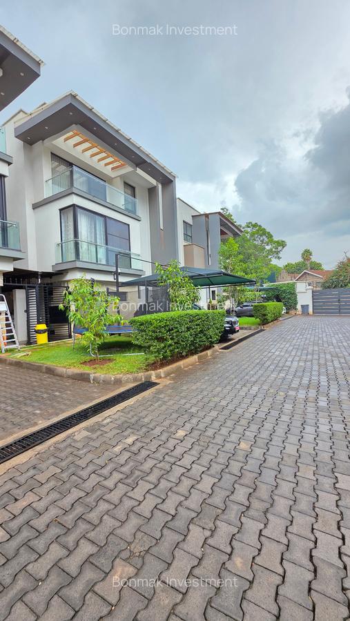 4 Bed Townhouse with En Suite at Lavington Green - 20