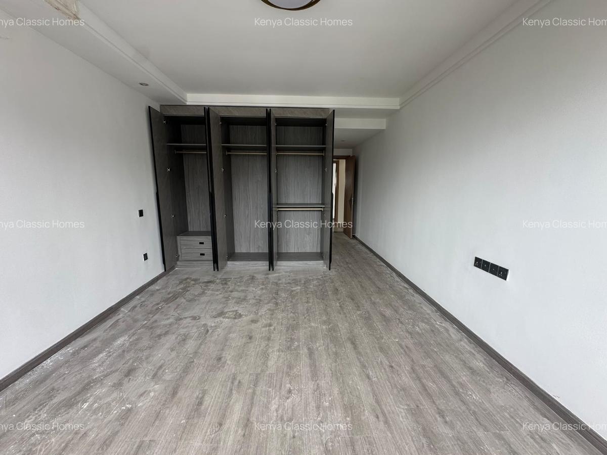 3 Bed Apartment with En Suite at Riverside - 11