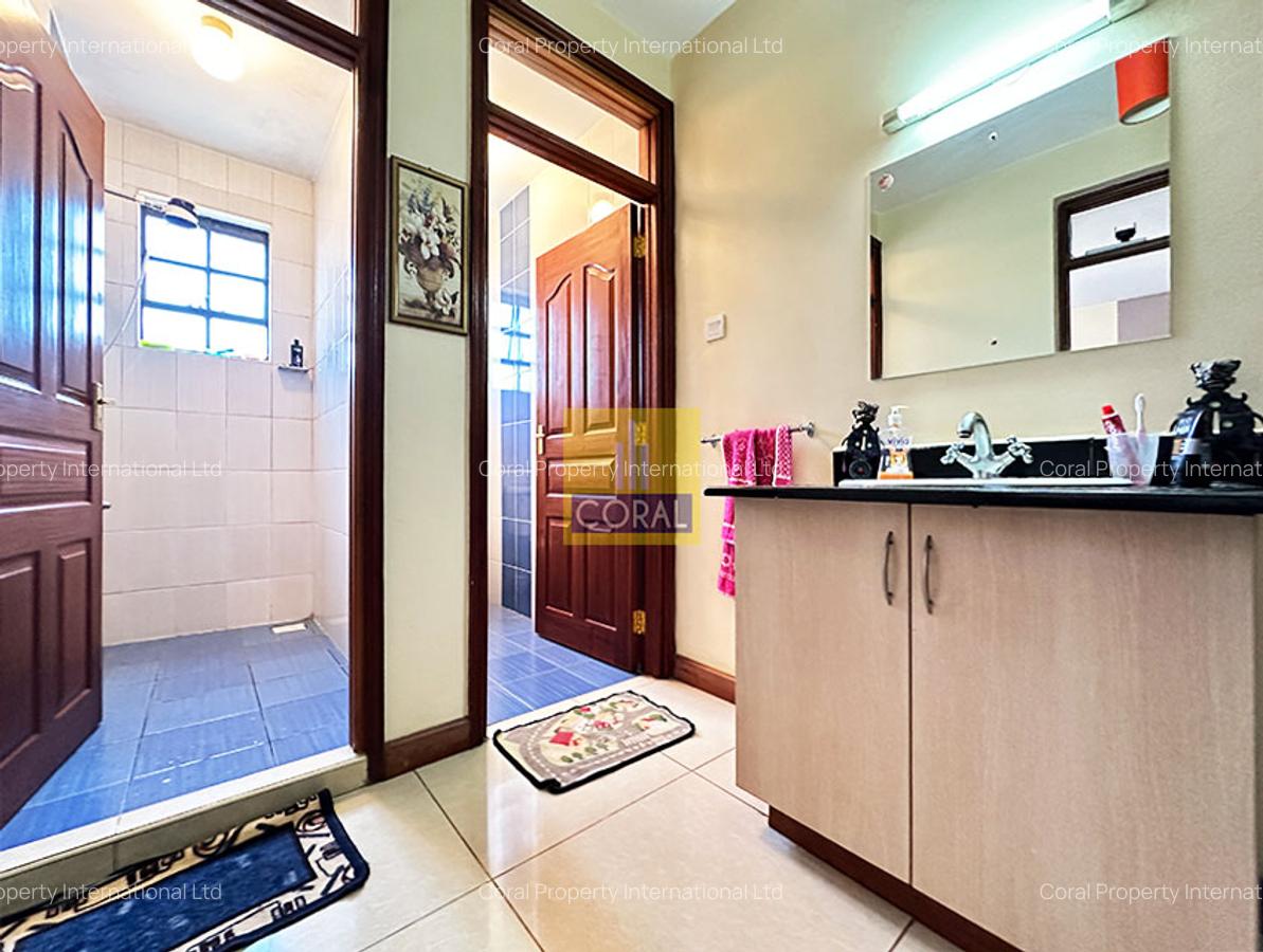3 Bed Apartment with Parking in Parklands - 15