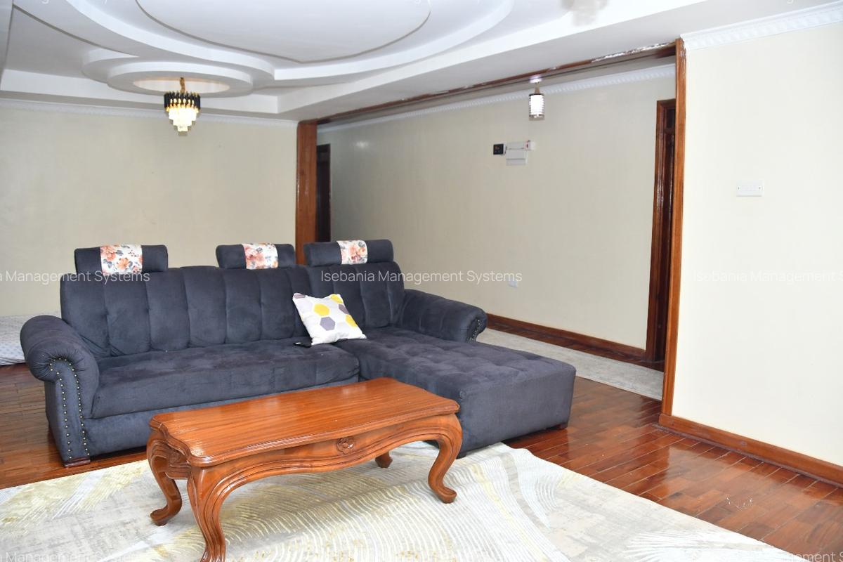 8 Bed House with En Suite at - 3