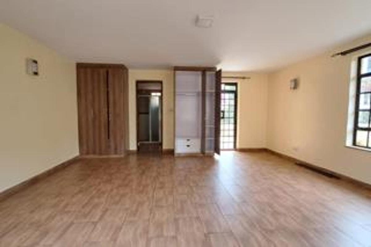 5 Bed Townhouse with En Suite at Kyuna - 9