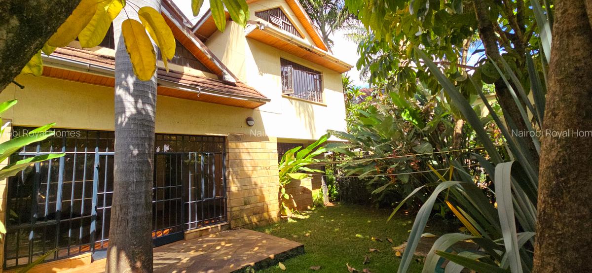 5 Bed Townhouse with En Suite at Lavington Green - 4