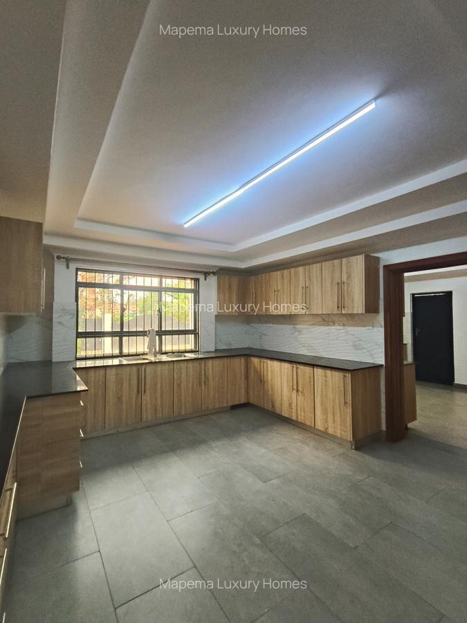 7 Bed House with En Suite at Hillcrest - 7