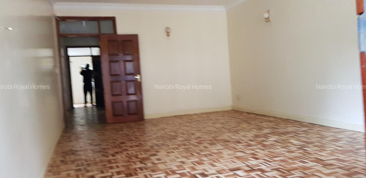 6 Bed House with En Suite at Lavington Road - 9