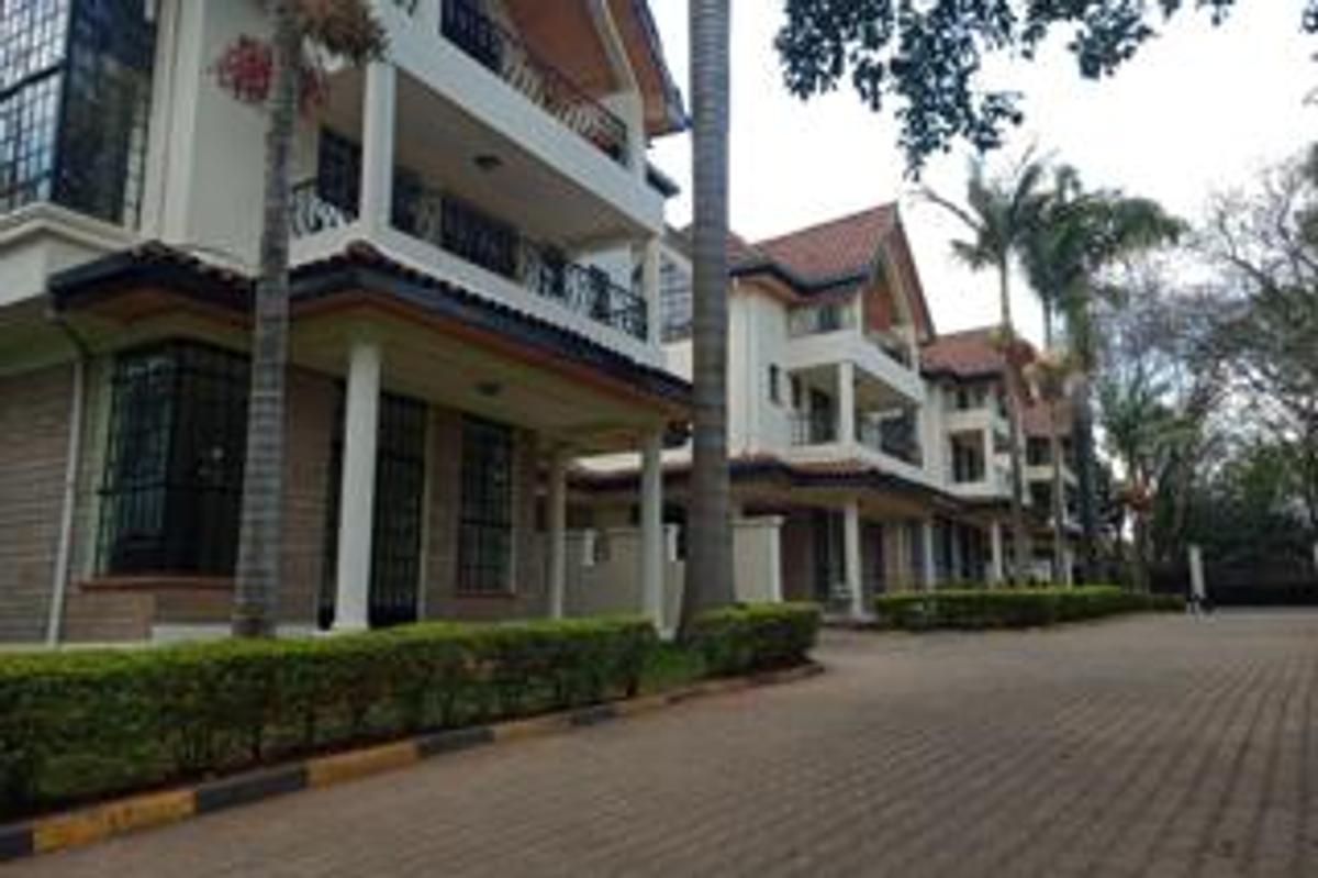 5 Bed Townhouse with En Suite at Lavington Green - 13