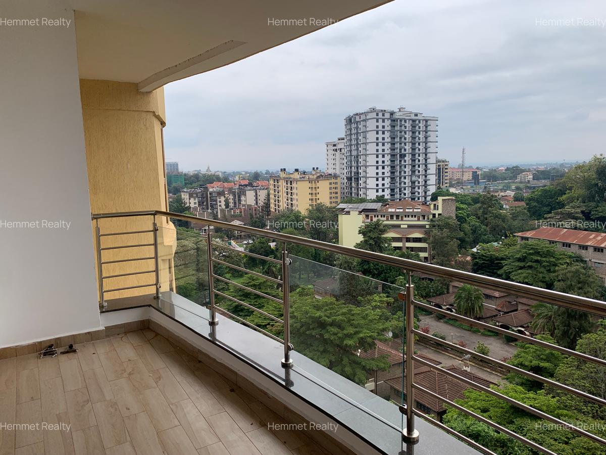 3 Bed Apartment with En Suite in Lavington - 5