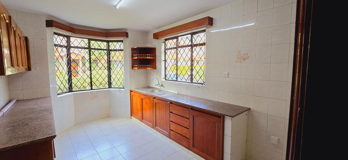 5 Bed Townhouse with En Suite at Convent Drive - 18