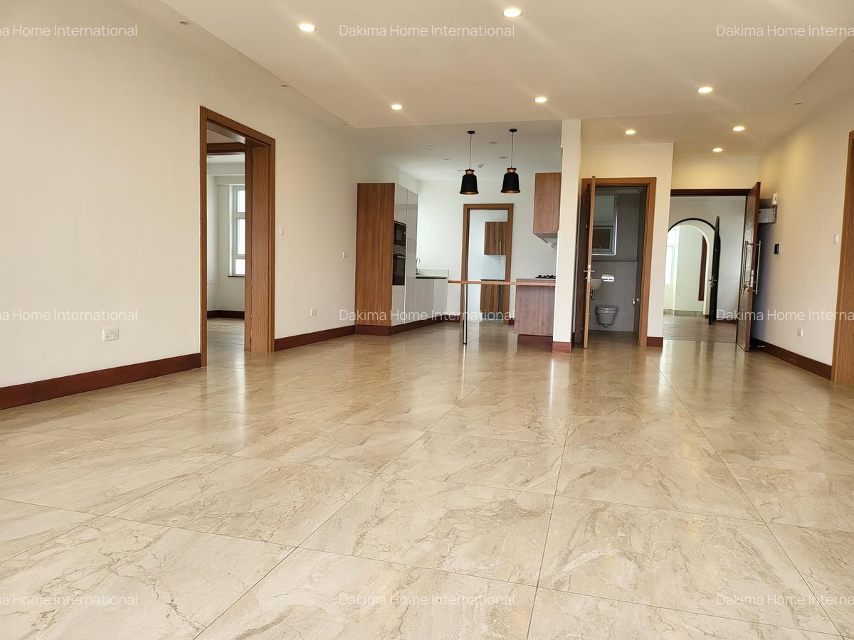 3 Bed Apartment with En Suite in Parklands - 8