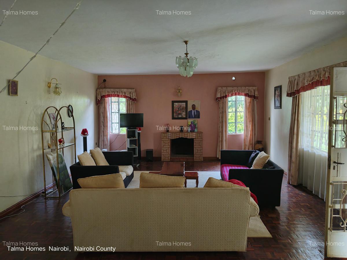 5 Bed House with En Suite at Ridgeways Lane - 5