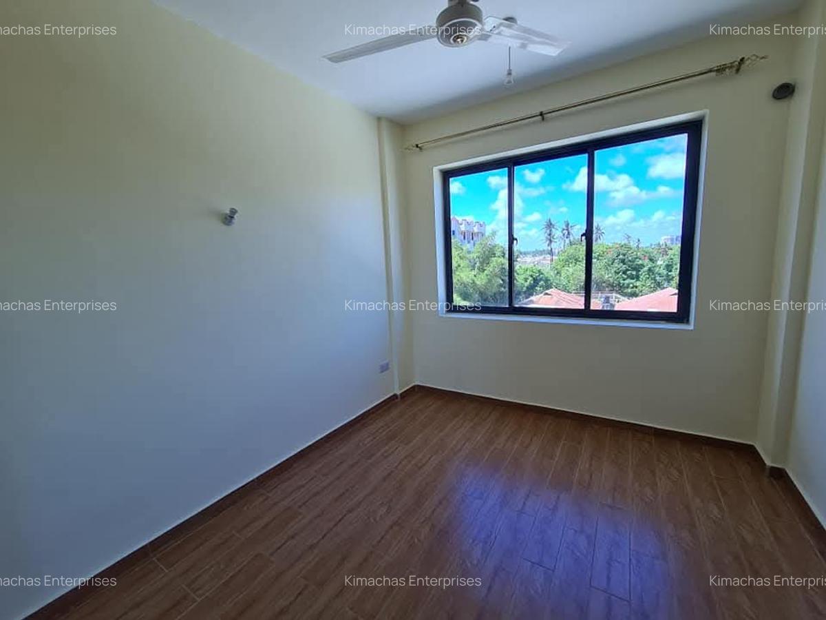 3 Bed Apartment with En Suite at Beach Road - 13