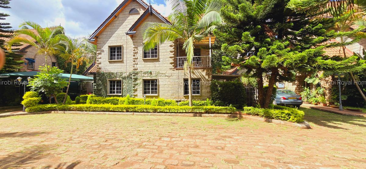 5 Bed Townhouse with En Suite at Lavington Green - 2