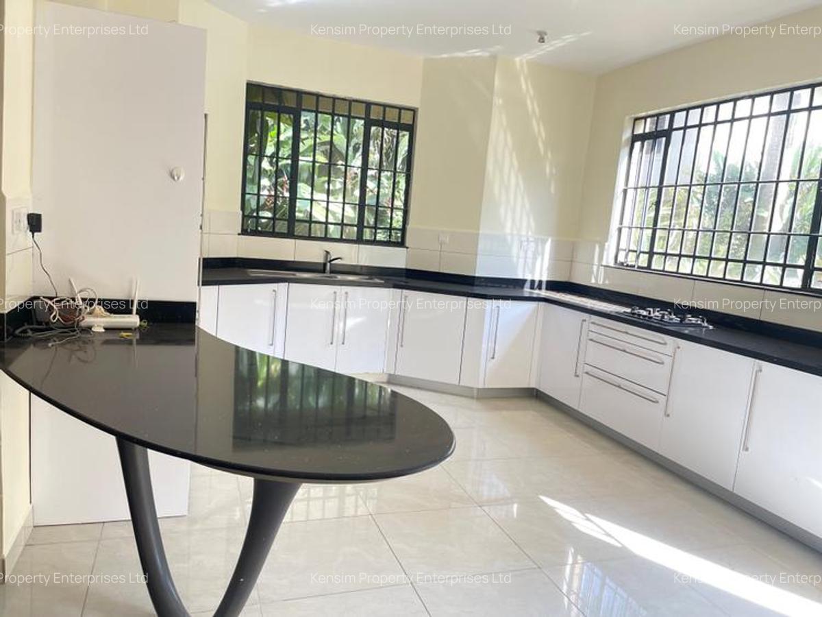 5 Bed Townhouse with En Suite in Lavington - 3