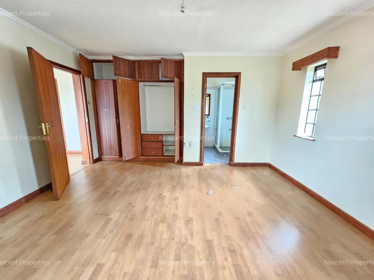 4 Bed House with En Suite in Runda - 4