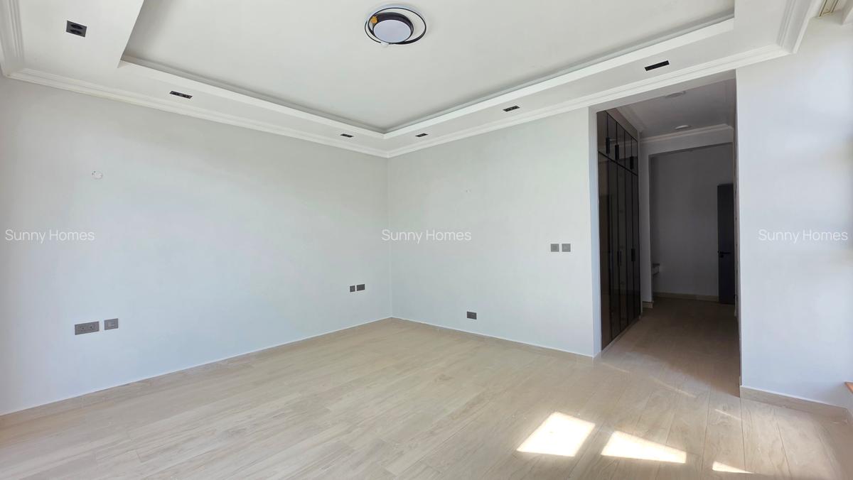5 Bed Townhouse with En Suite at James Gichuru - 12
