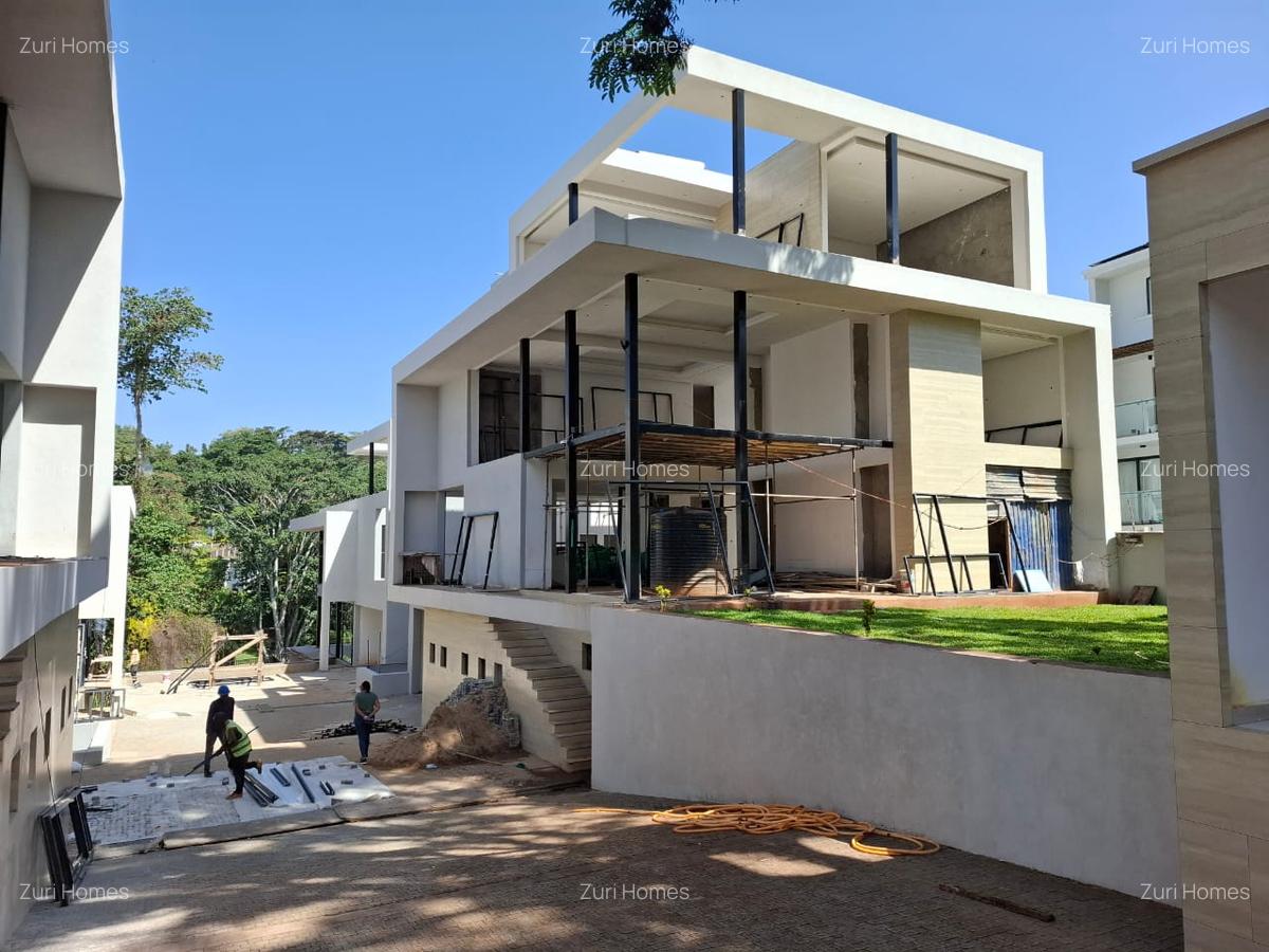 6 Bed Townhouse with En Suite in Lavington - 1