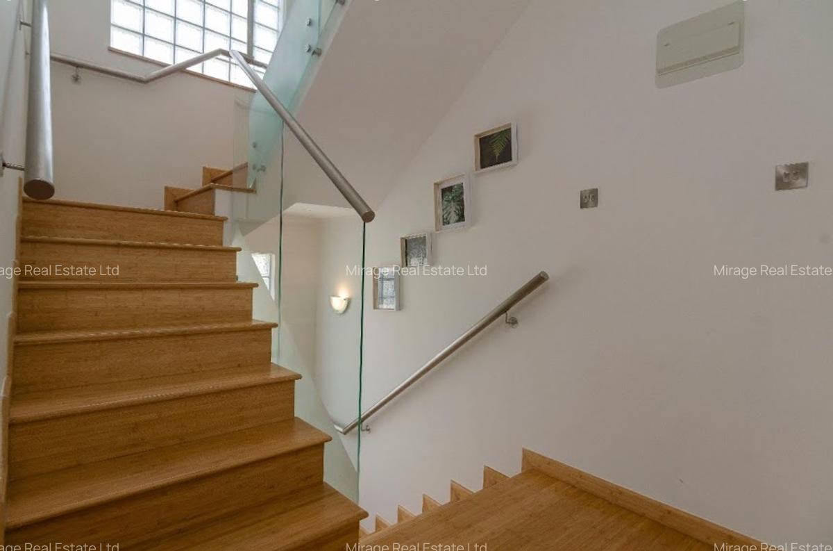 4 Bed Villa with Swimming Pool in Garden Estate - 13