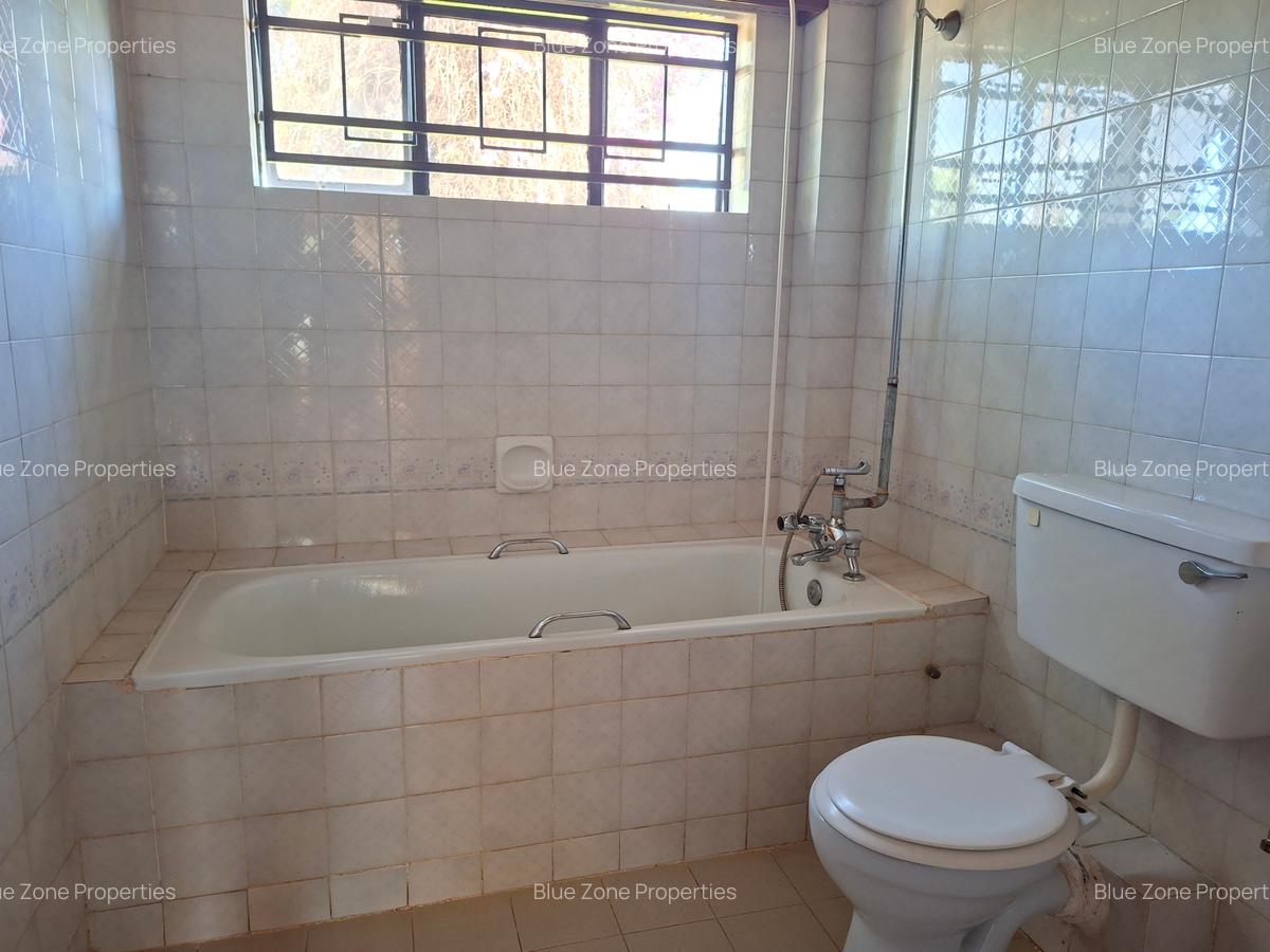 4 Bed House with En Suite at Off Redhill Dr - 14