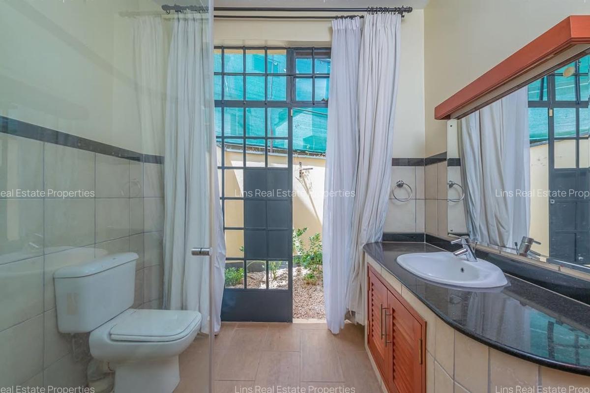 4 Bed House with En Suite in Runda - 5