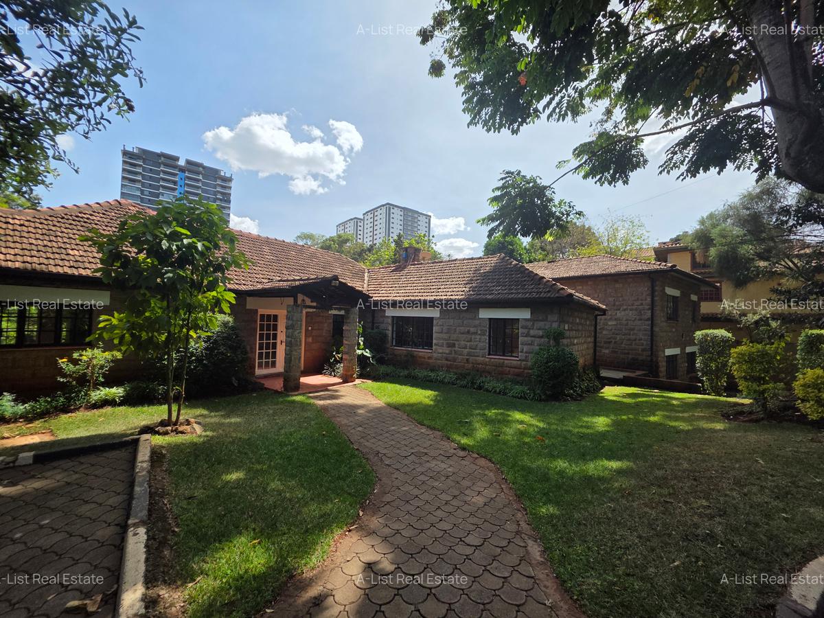 4 Bed House with En Suite at Lavington - 1