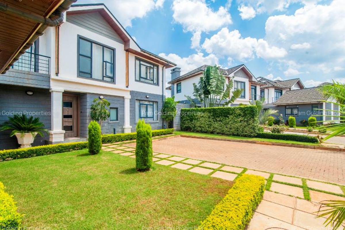 4 Bed House with En Suite at Five Star Paradise - 4