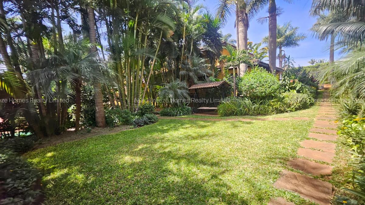 6 Bed House with En Suite in Runda - 10