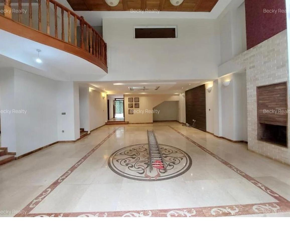 4 Bed Villa with En Suite in Lavington - 2