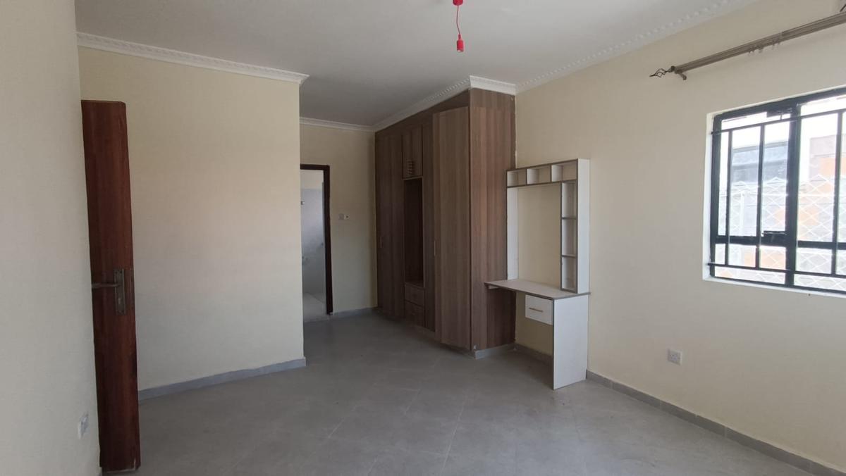 3 Bed House with En Suite at Acacia - 2