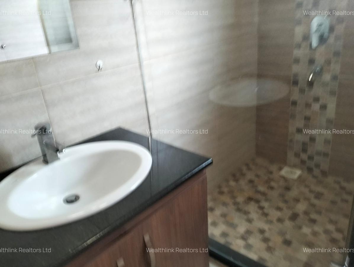 5 Bed Townhouse with En Suite at Westlands - 16
