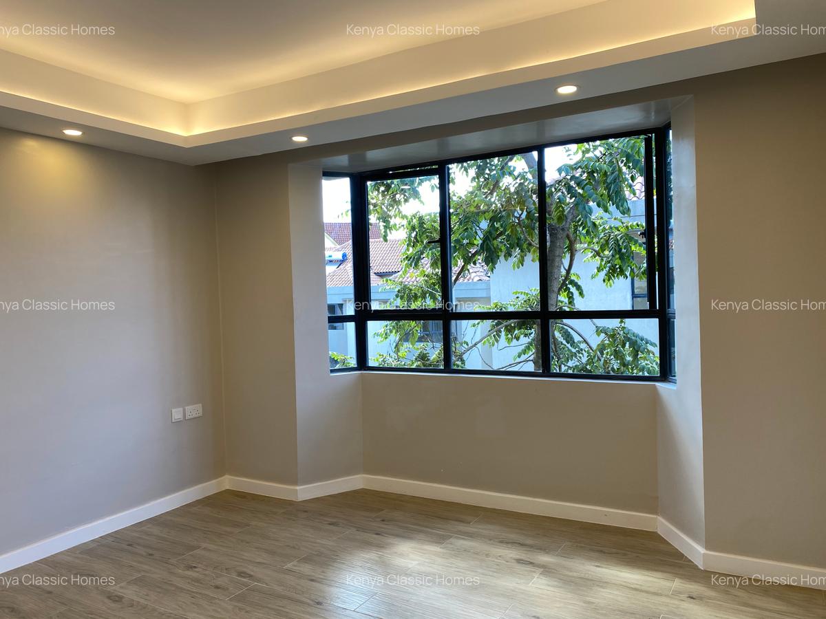 3 Bed Apartment with En Suite at Lavington - 18