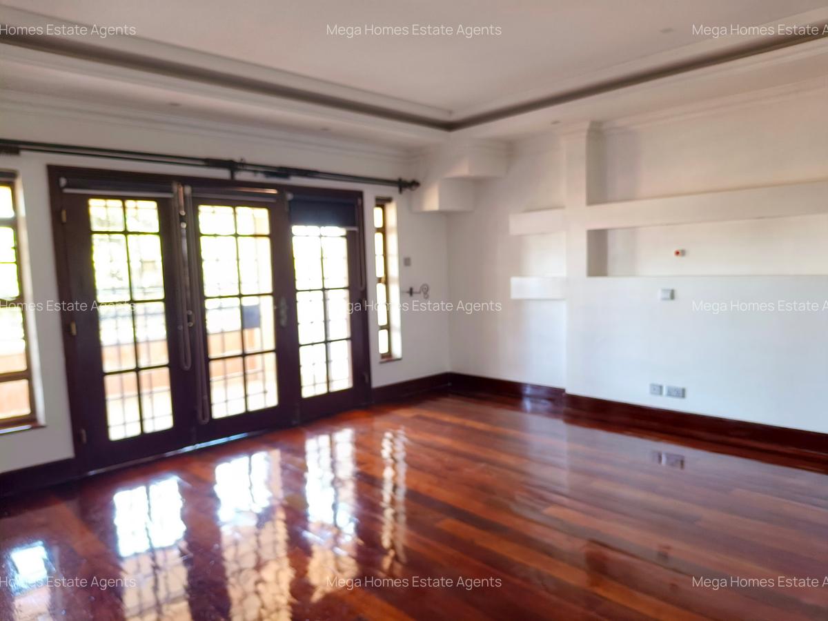 5 Bed House with En Suite in Runda - 12