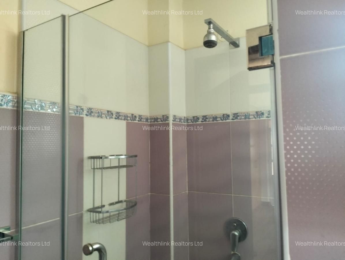 4 Bed Townhouse with En Suite at Lonetree - 7