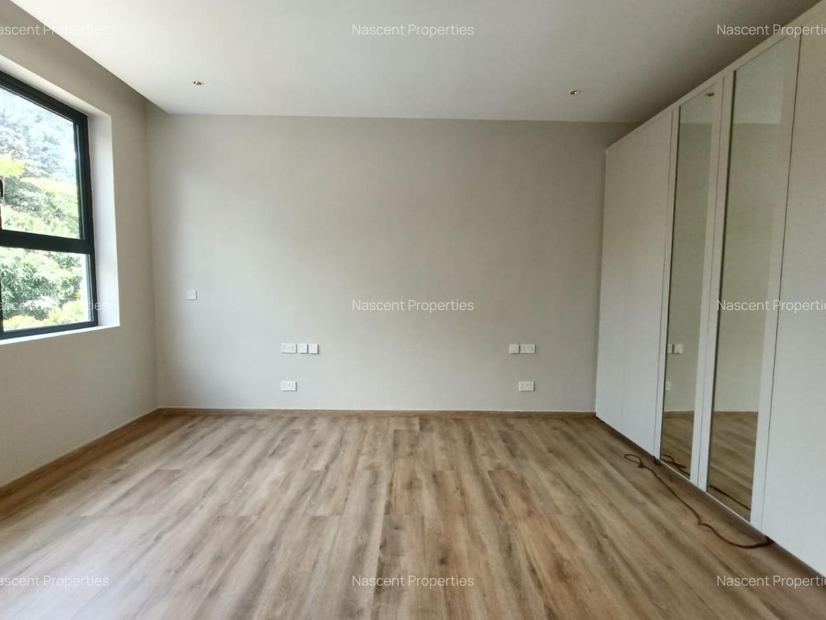 5 Bed Townhouse with En Suite in Lavington - 4