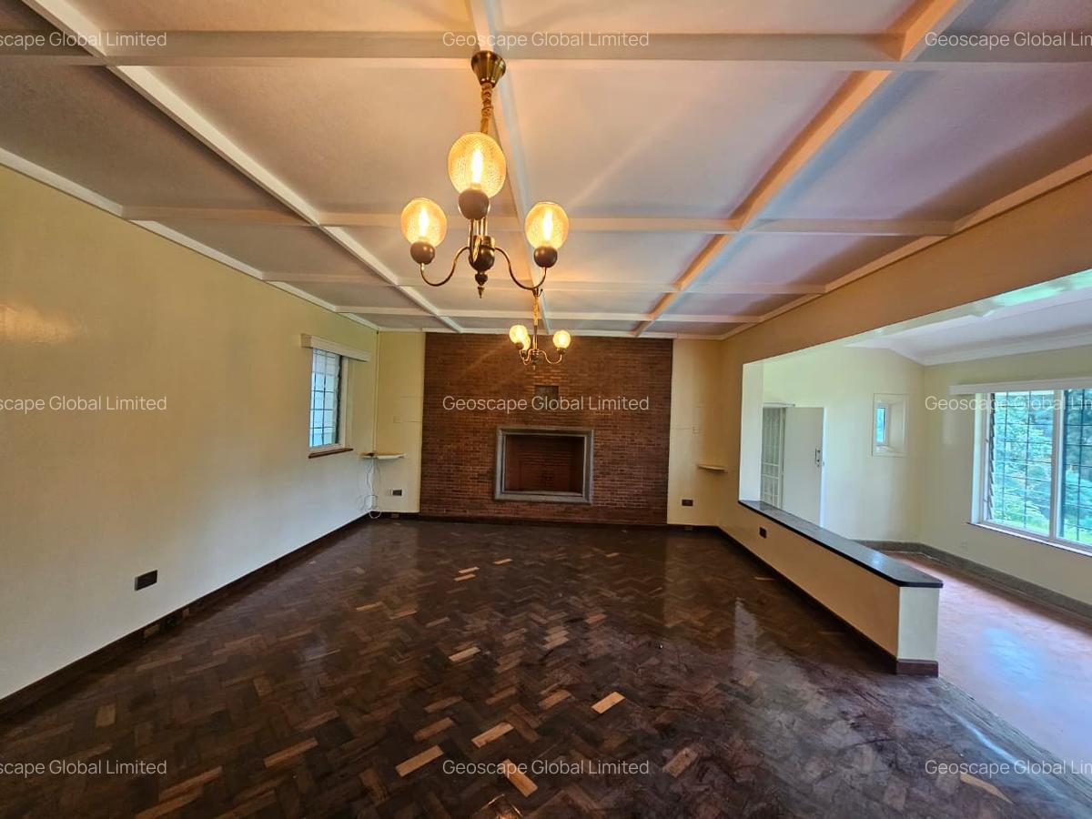 4 Bed House with En Suite in Rosslyn - 5