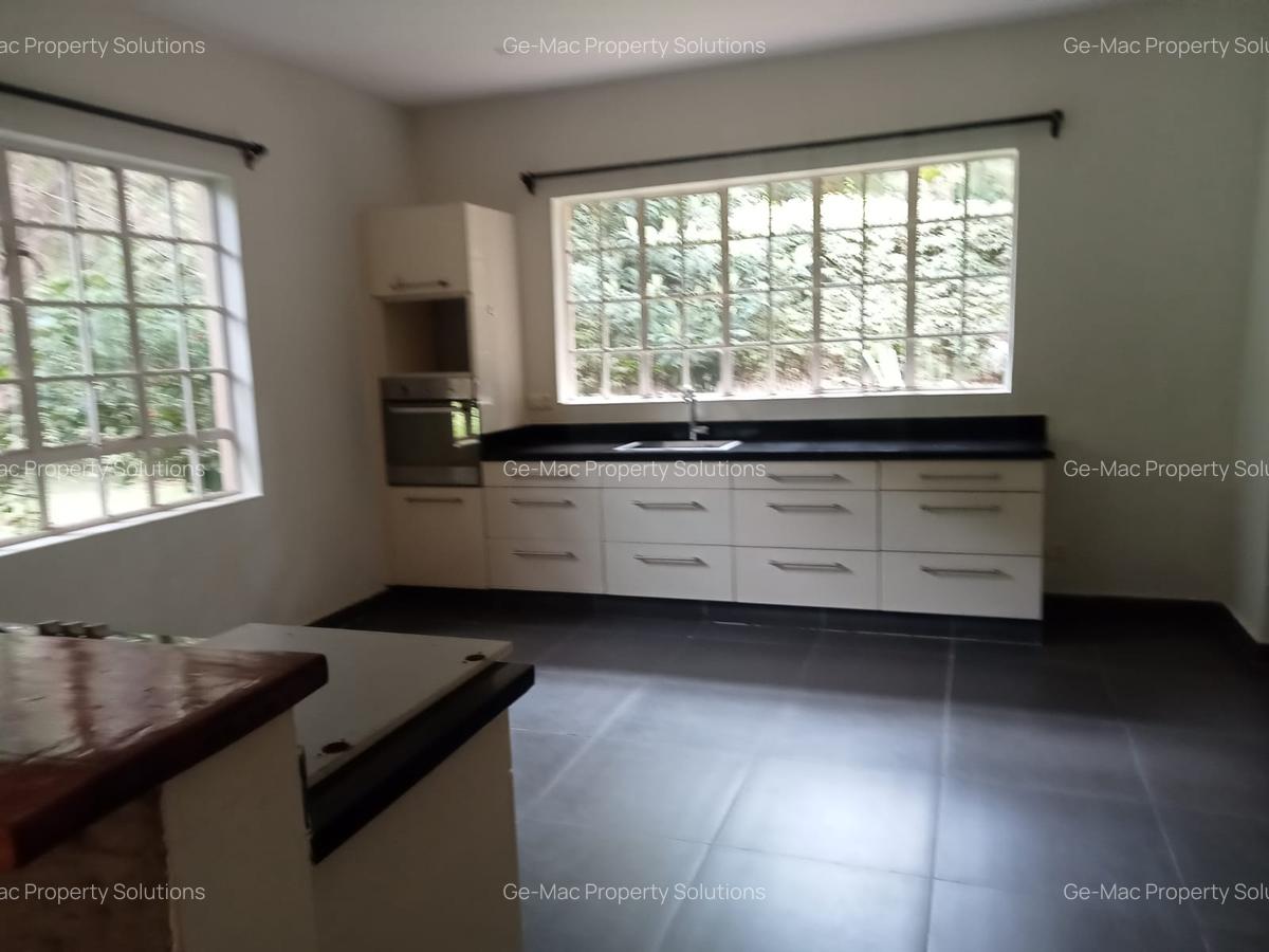 3 Bed House with En Suite in Ridgeways - 19