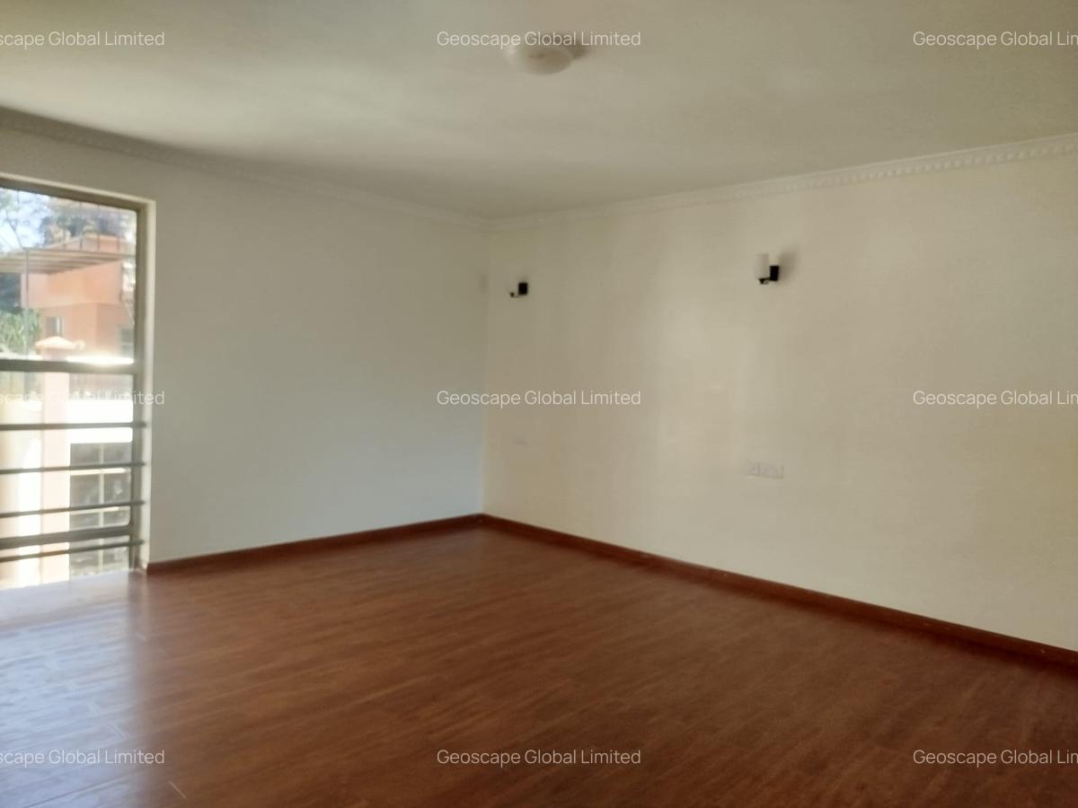 5 Bed Townhouse with En Suite in Lavington - 3