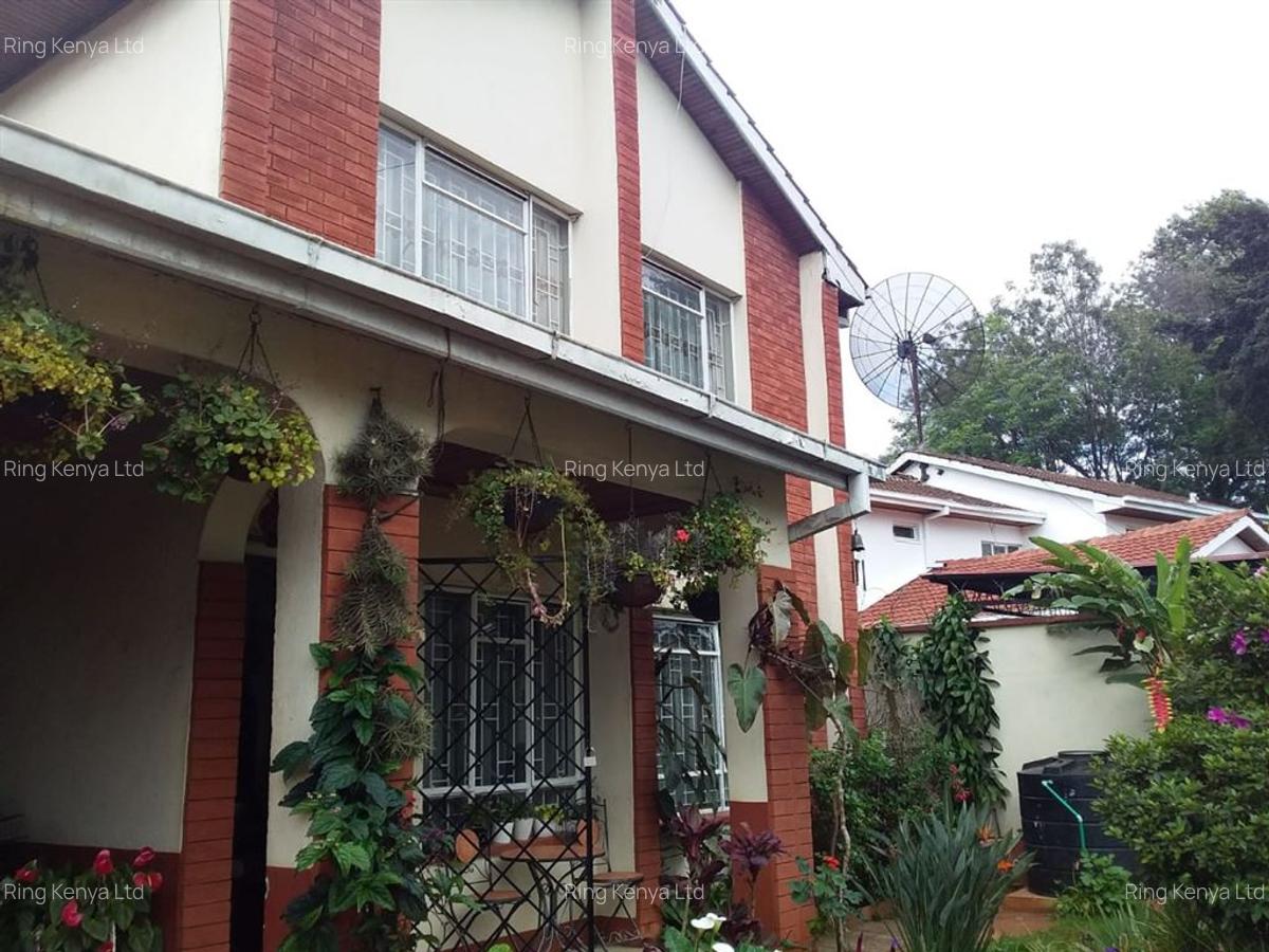 4 Bed House with En Suite in Lavington - 1