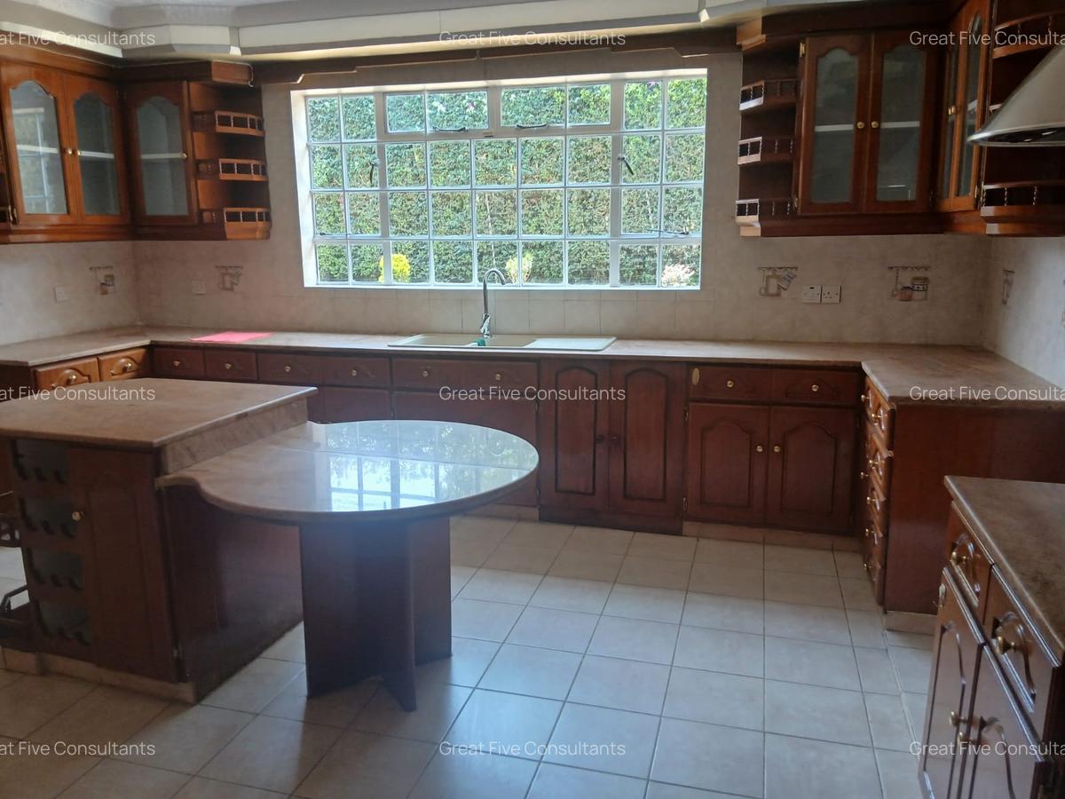 5 Bed Villa with En Suite in Runda - 10