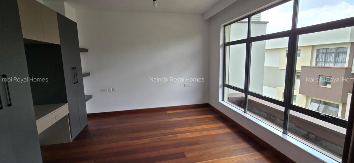 4 Bed Townhouse with En Suite at The Loft Two Rives - 20