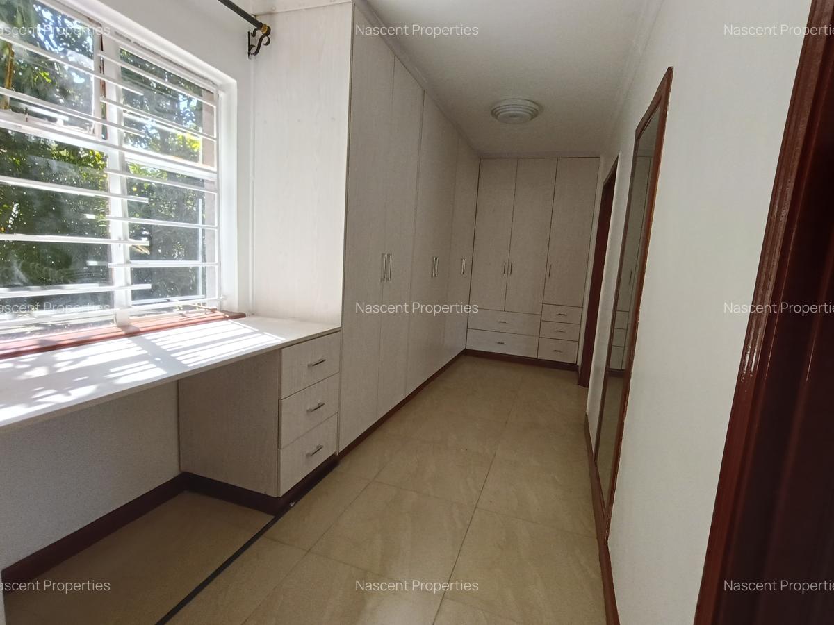 4 Bed House with En Suite in Runda - 12