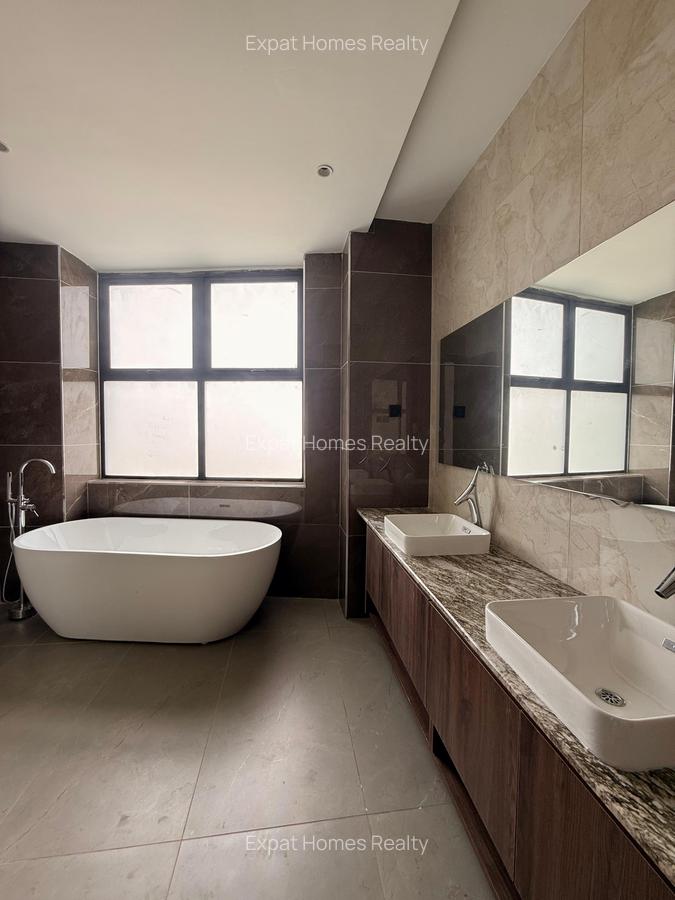 3 Bed Apartment with En Suite in Riverside - 4