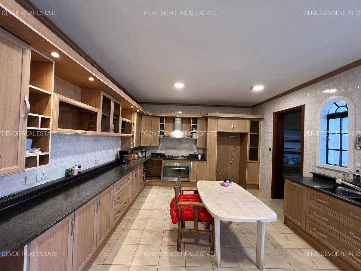 4 Bed Townhouse with En Suite in Lavington - 10