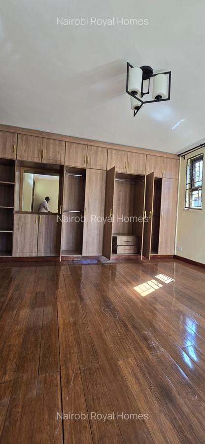 6 Bed Townhouse with En Suite at Lavington Green - 20