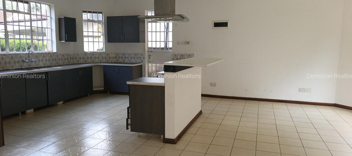 4 Bed Townhouse with En Suite in Spring Valley - 10