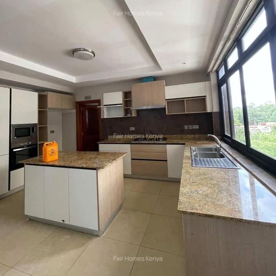 4 Bed Apartment with En Suite at Riverside Drive - 8
