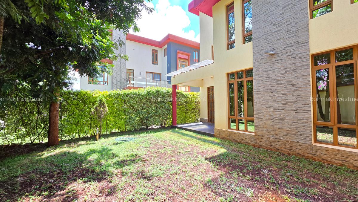5 Bed Townhouse with En Suite at Lavington Green - 1
